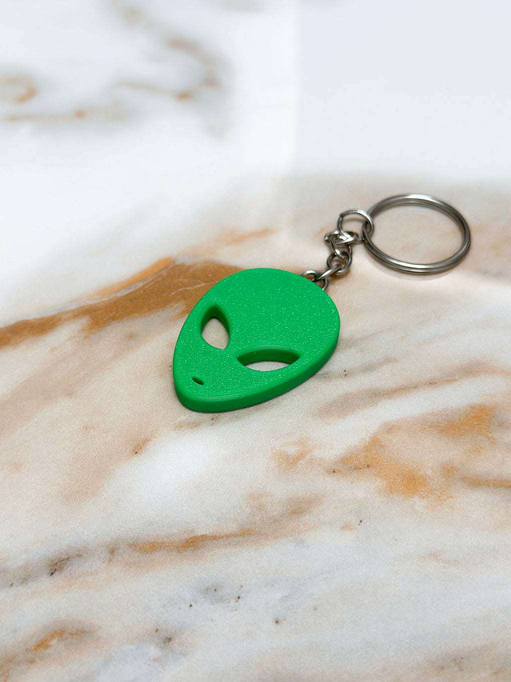 Green Alien Face Keychain | Y2K Retro UFO Keyring | Area 51 Conspiracy Gift | Alien Head Bag Charm | Sci-Fi Novelty Gift