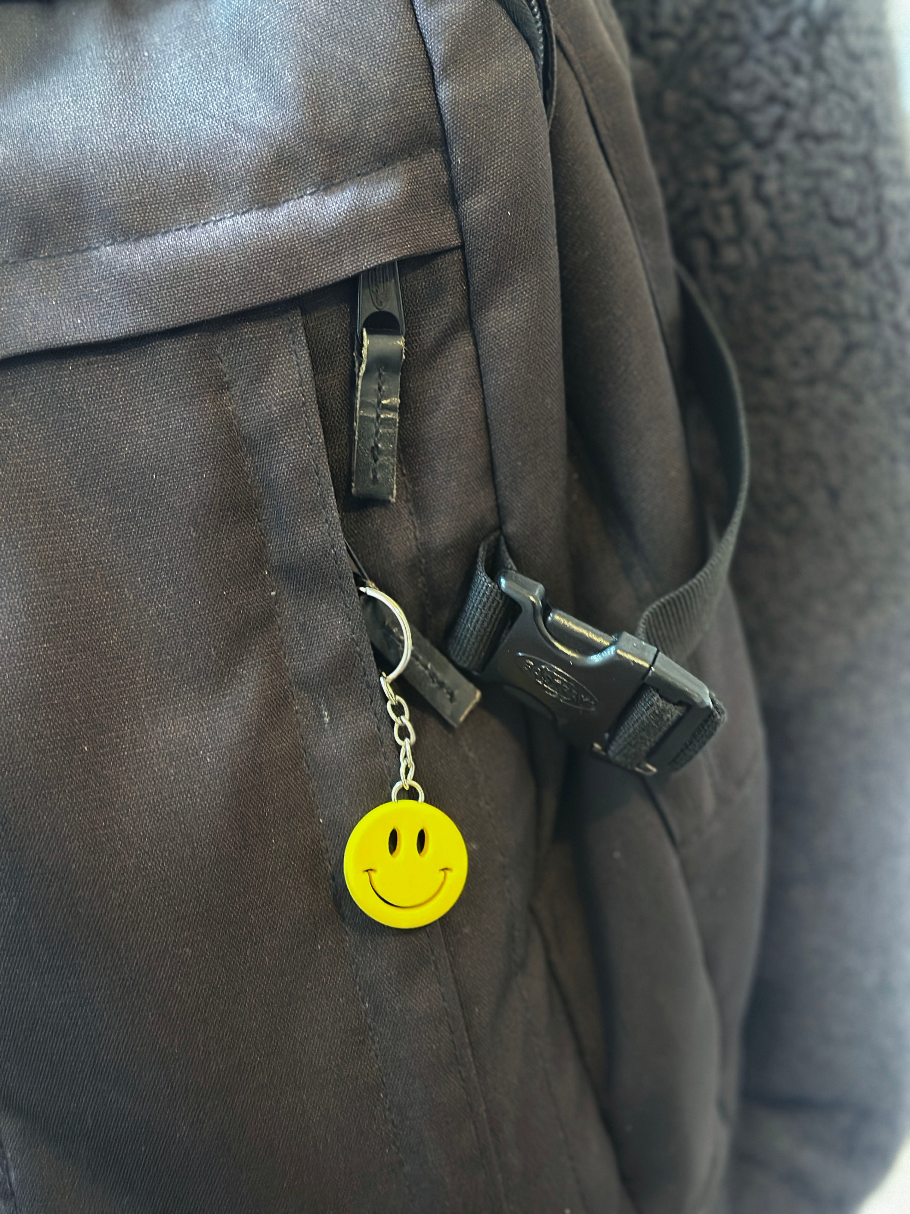 Smiley Face Keyring | Happy Face | Retro Smile Bag Charm | Fun Gift for Her Him Teen | Birthday Stocking Filler | Good Vibes | Positivity